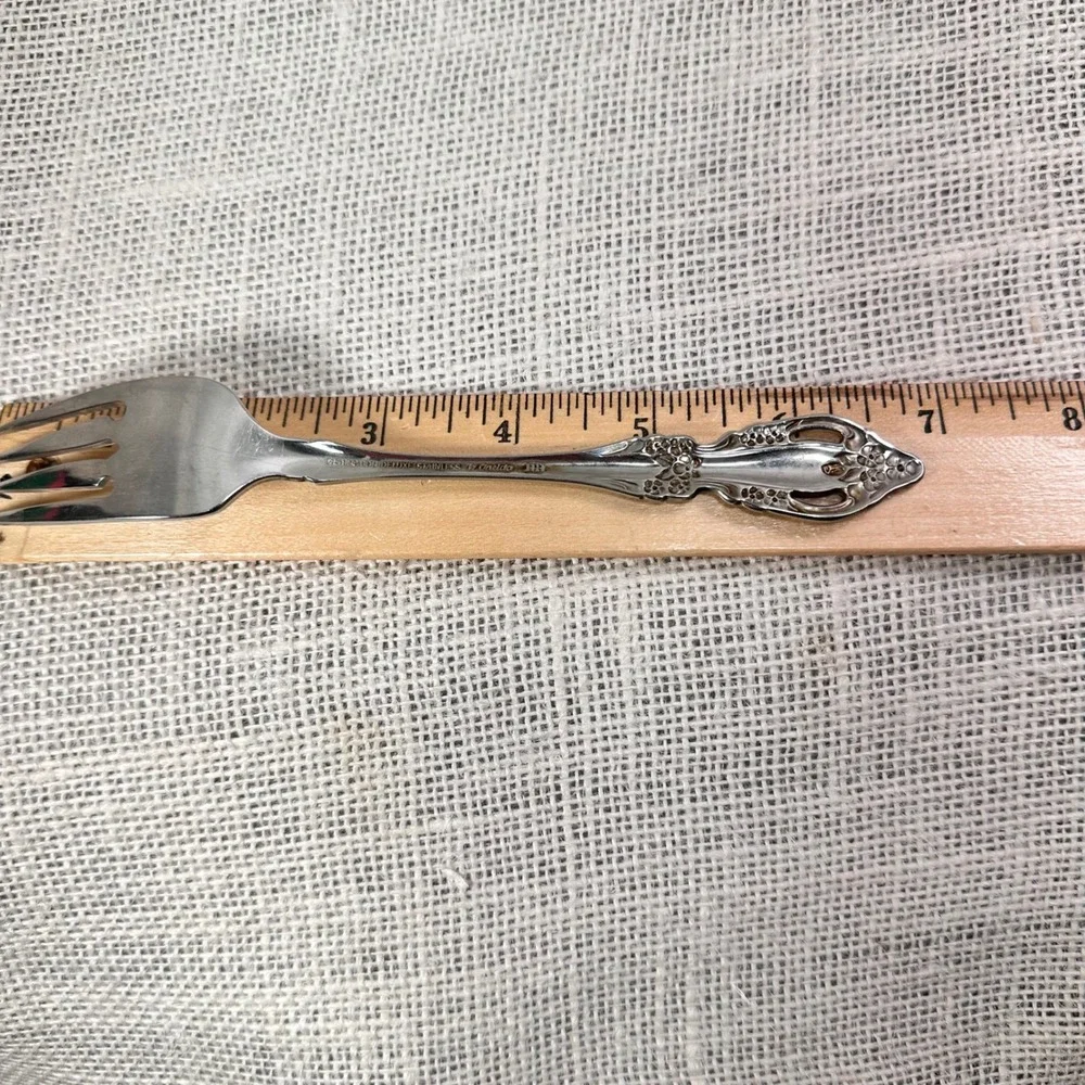 Oneida Distinction Deluxe Stainless Raphael Salad Forks Set of 2 Ornate‎ Floral
